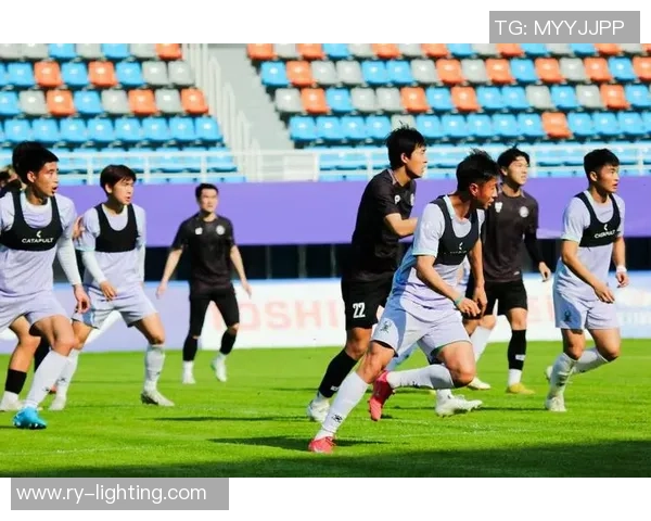 杭州足球队拼搏之路：从默默无闻到邀请赛的荣耀之旅